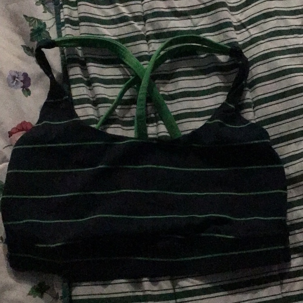 Lulu lemon sports brassiere 4 good condition